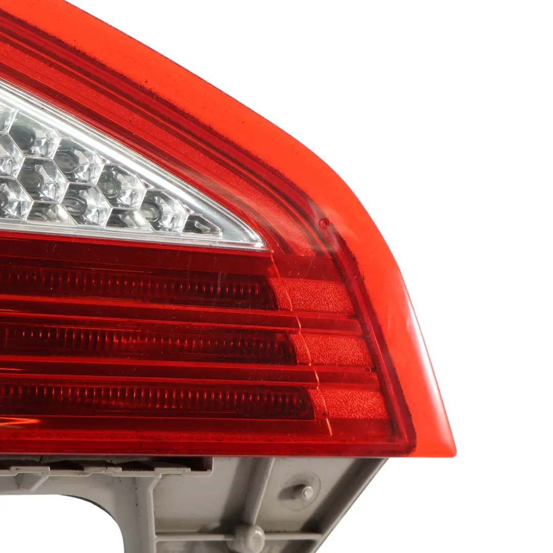 Mk4 Portellone Posteriore Luce Interna Sinistra per Ford Mondeo con numero di parte 7S71-13A603-A Ford Mondeo Mk4 Portellone Posteriore Luce Interna Sinistra - SKU 7S71-13A603-A - Numero di parte 7S71-13A603-A