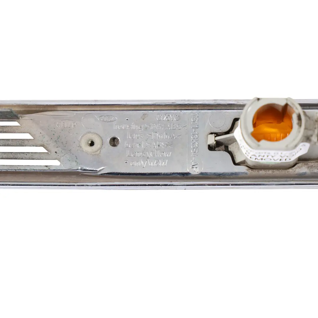 Mk4 Front Wing Side Panel Indicator Repeater Right O/S 7S7113K354AF to Ford Mondeo with Part number 7S71-13K354-AF Ford Mondeo Mk4 Front Wing Side Panel Indicator Repeater Right O/S 7S7113K354AF - SKU 7S71-13K354-AF - Part number 7S71-13K354-AF