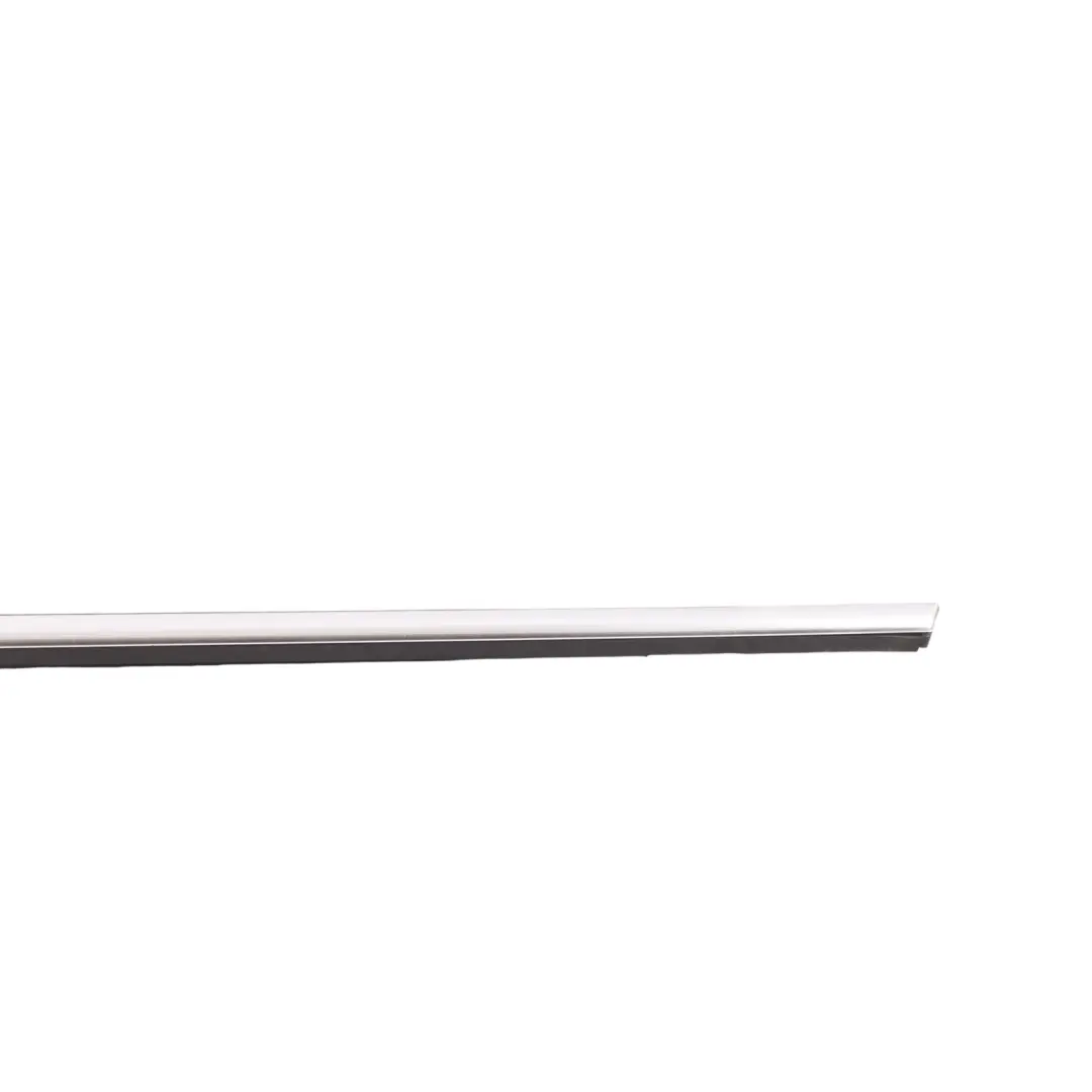 MK4 Moldura Ventana Puerta Trasera Derecha Cromada para Ford Mondeo con número de pieza 7S71-A25604-CD Ford Mondeo MK4 Moldura Ventana Puerta Trasera Derecha Cromada - SKU 7S71-A25604-CD - Número de pieza 7S71-A25604-CD