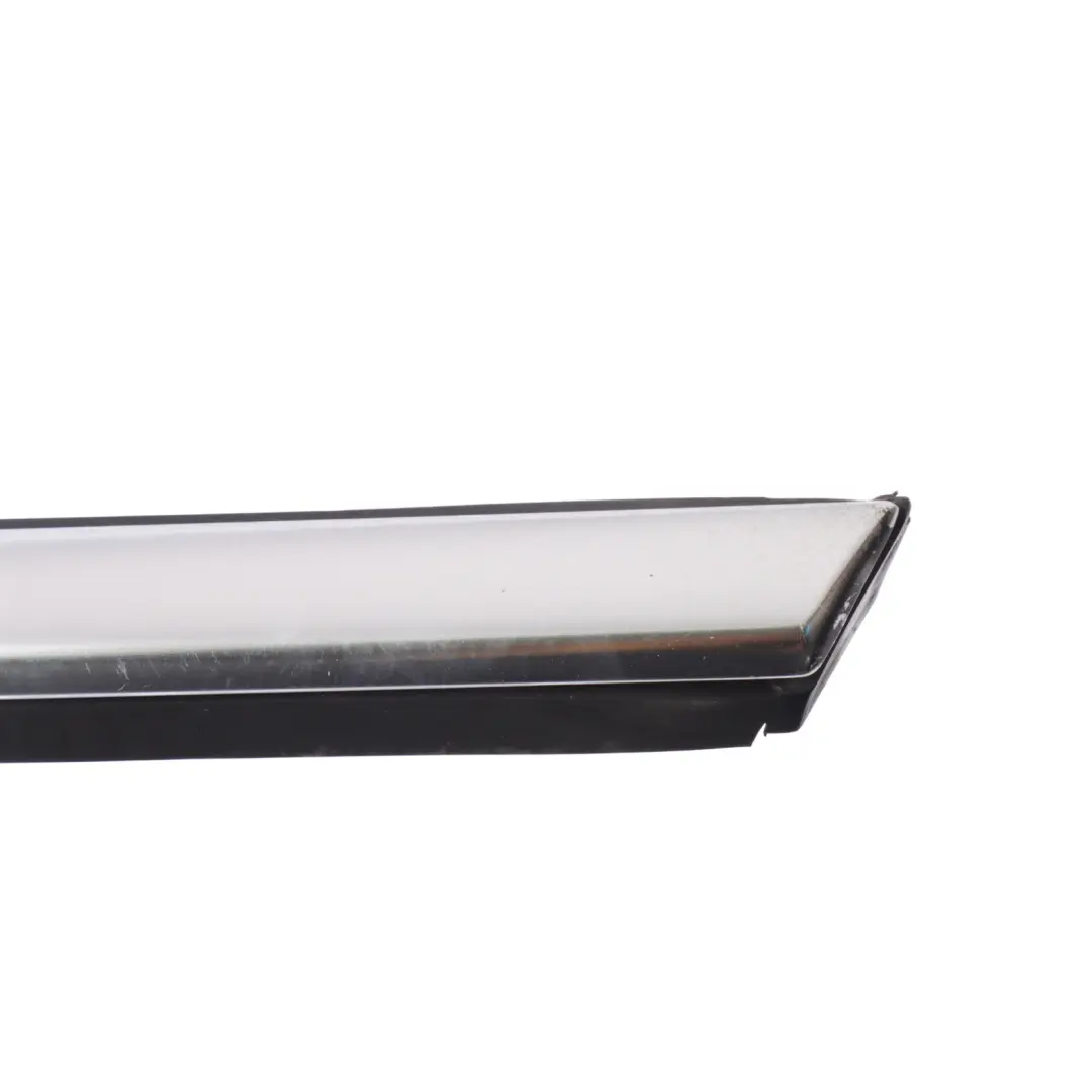 MK4 Moldura Ventana Puerta Trasera Derecha Cromada para Ford Mondeo con número de pieza 7S71-A25604-CD Ford Mondeo MK4 Moldura Ventana Puerta Trasera Derecha Cromada - SKU 7S71-A25604-CD - Número de pieza 7S71-A25604-CD