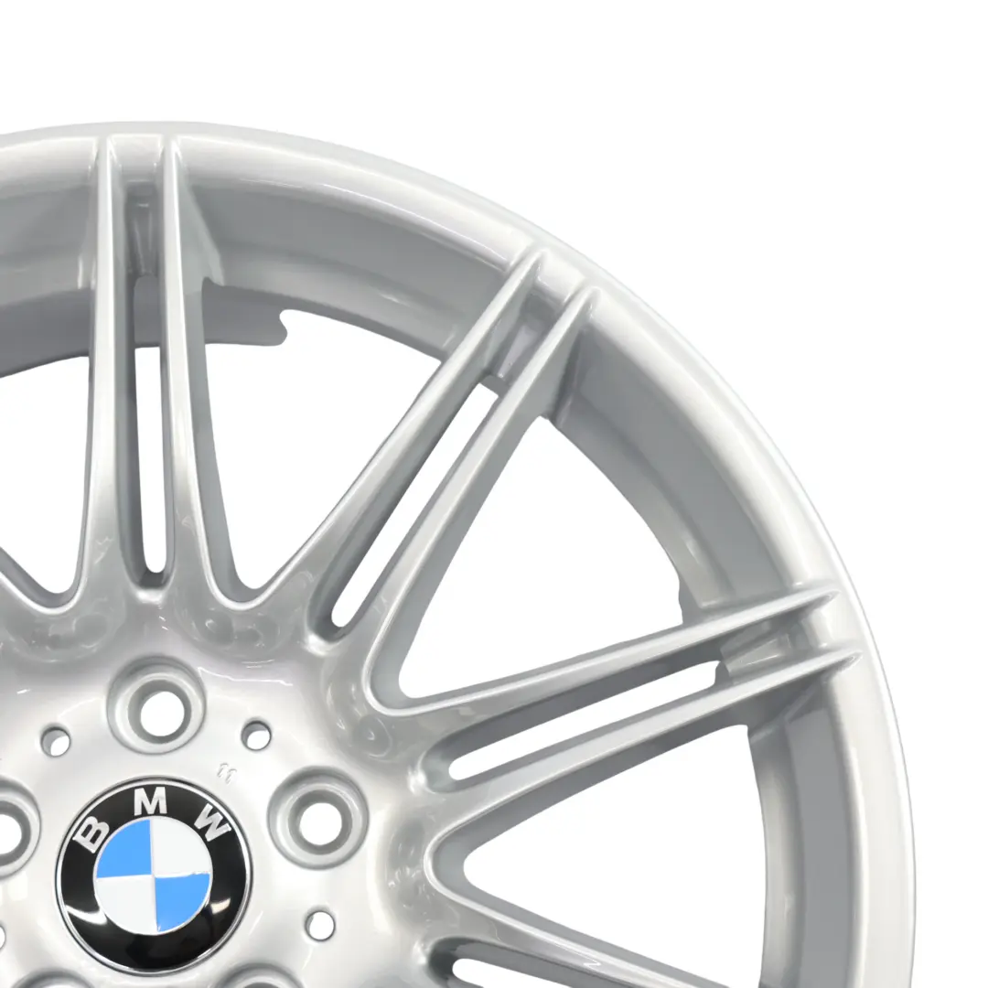 Argento Cerchio Lega Posteriore 19" 9J ET:39 M Doppie Razze per BMW E90 E91 E92 E93 con numero di parte 8037142 BMW E90 E91 E92 E93 Argento Cerchio Lega Posteriore 19" 9J ET:39 M Doppie Razze - SKU 8037142 - Numero di parte 8037142