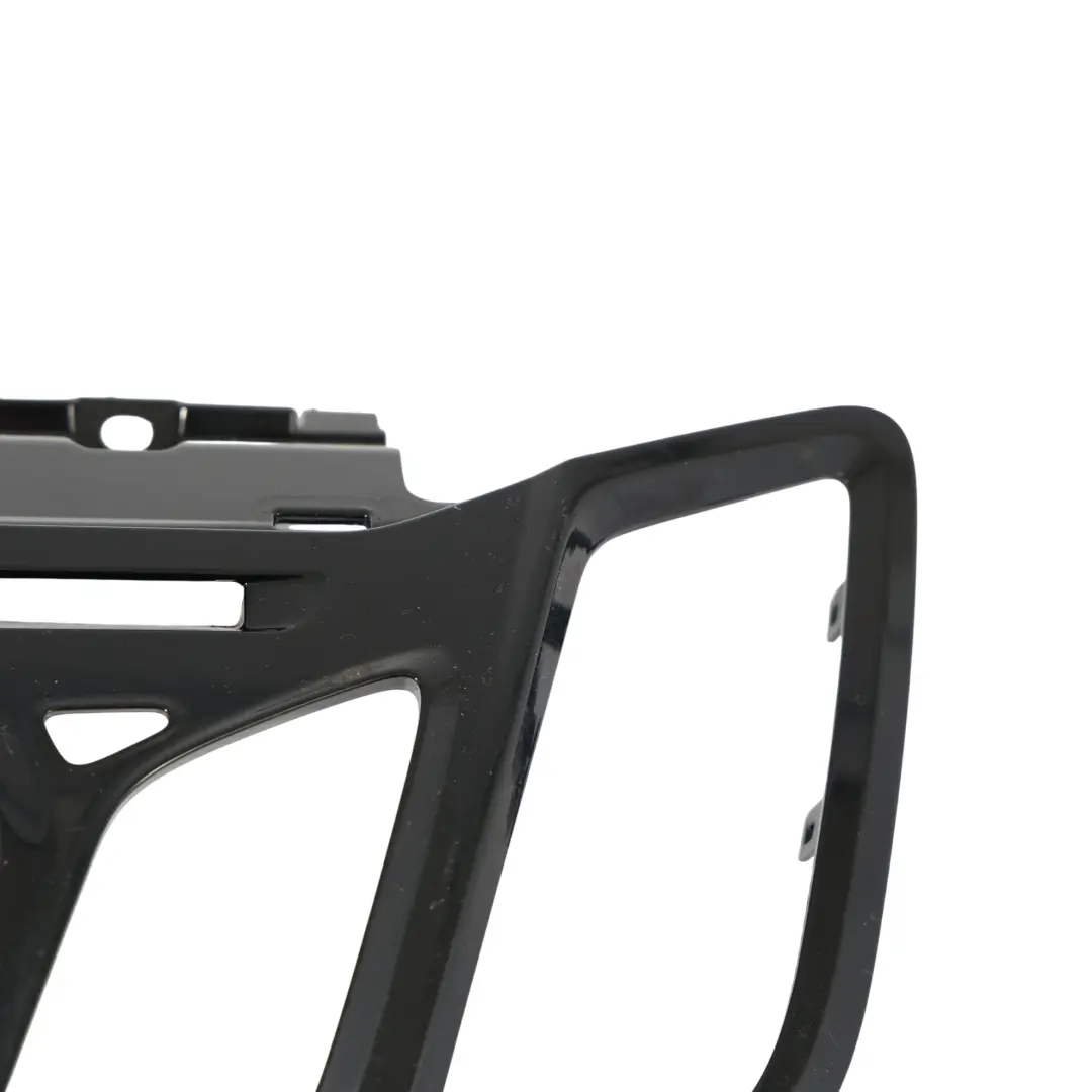 Cruscotto Cornice di Copertura Per Radio per Ford Fiesta VII con numero di parte 8A61-18A802-BKW Ford Fiesta VII Cruscotto Cornice di Copertura Per Radio - SKU 8A61-18A802-BKW - Numero di parte 8A61-18A802-BKW