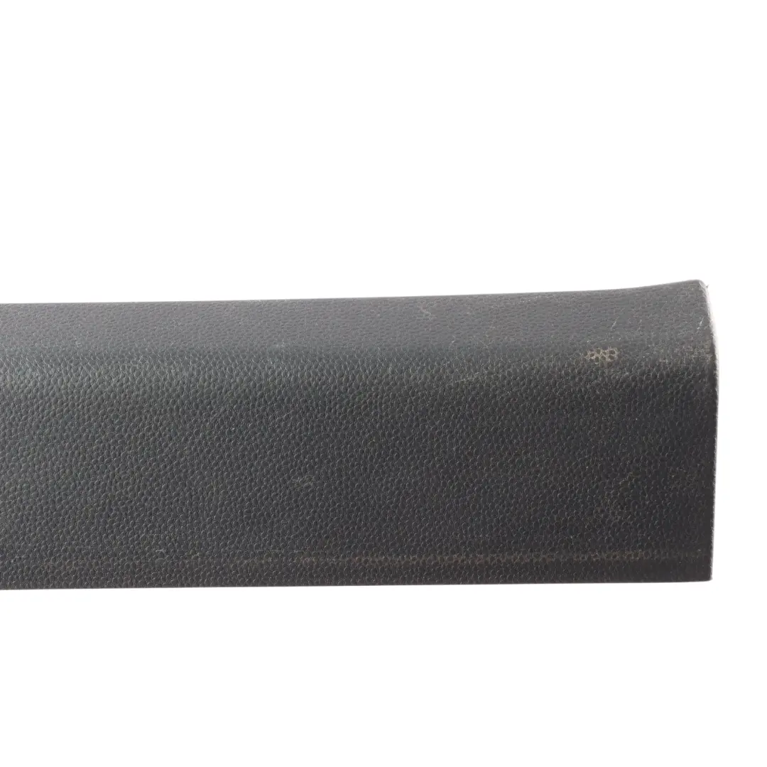 Rivestimento Battitacco Anteriore Destro per Ford Fiesta MK7 con numero di parte 8A61-A13200-ABW Ford Fiesta MK7 Rivestimento Battitacco Anteriore Destro - SKU 8A61-A13200-ABW - Numero di parte 8A61-A13200-ABW