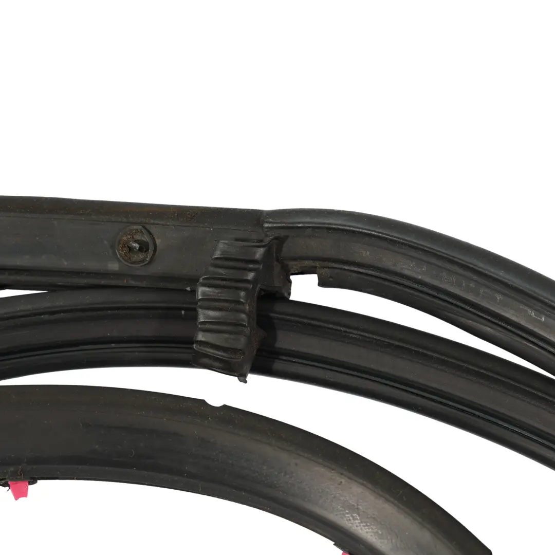 Audi A4 B7 Uszczelka Krawędzi Drzwi Przednich Prawy Przód 8E0837912 - SKU 8E0837912L - Numer Części 8E0837912L