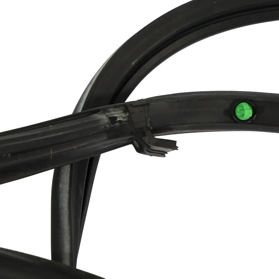 Puerta Borde Junta Goma Trasera Derecha para Audi A4 B7 con número de pieza 8E0839912M Audi A4 B7 Puerta Borde Junta Goma Trasera Derecha - SKU 8E0839912M - Número de pieza 8E0839912M