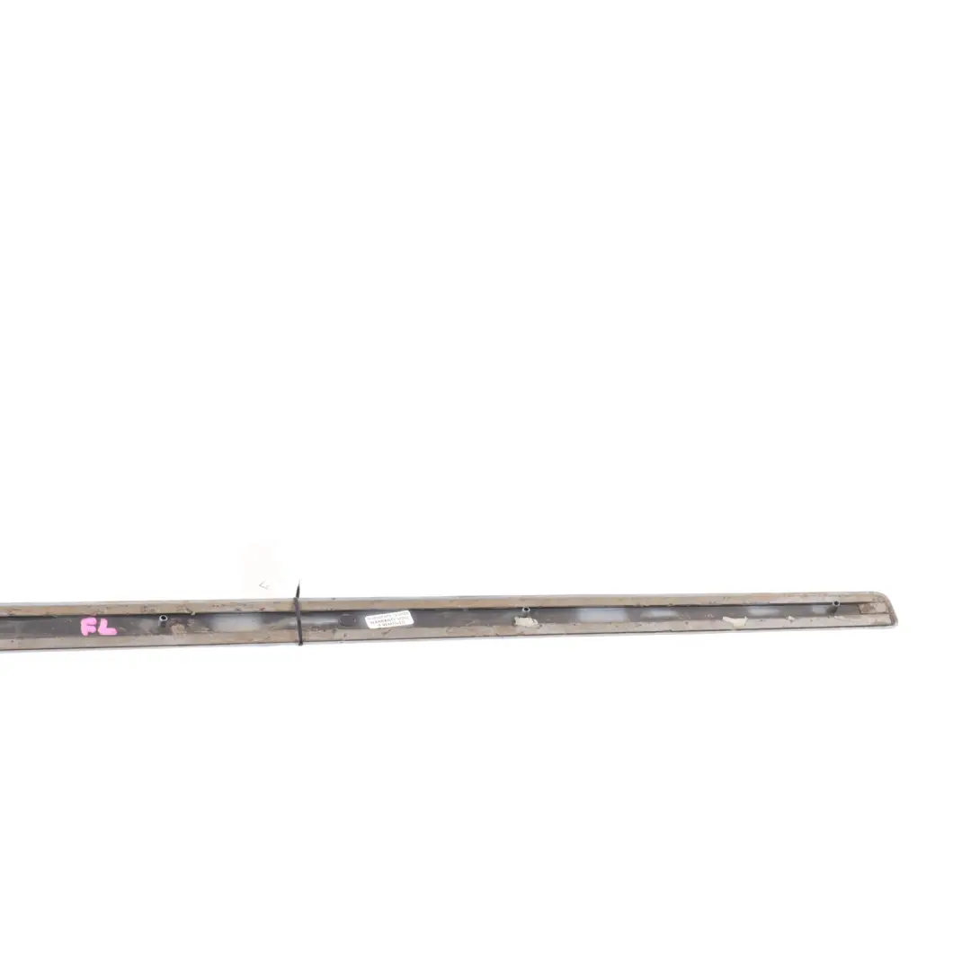 Moulure Porte Avant Gauche Bande Garniture Argent Clair Métallisé Y7W pour Audi A4 B7 à propos du numéro de pièce 8E0853953 Audi A4 B7 Moulure Porte Avant Gauche Bande Garniture Argent Clair Métallisé Y7W - SKU 8E0853953-LS - Numéro de pièce 8E0853953