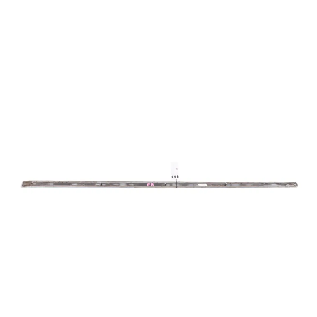 Listwa Drzwi Przednia Prawa Srebrny Metaliczny Y7W do Audi A4 B7 o numerze 8E0853954 Audi A4 B7 Listwa Drzwi Przednia Prawa Srebrny Metaliczny Y7W - SKU 8E0853954-LS - Numer Części 8E0853954