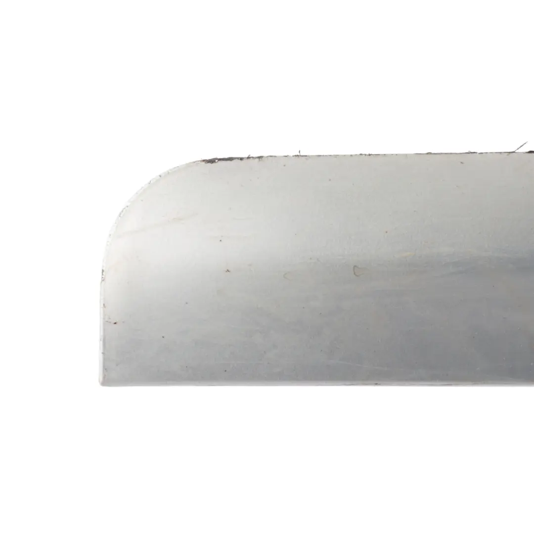 Moldura Puerta Delantera Derecha Plata Claro Y7W para Audi A4 B7 con número de pieza 8E0853960C Audi A4 B7 Moldura Puerta Delantera Derecha Plata Claro Y7W - SKU 8E0853960C-LS - Número de pieza 8E0853960C