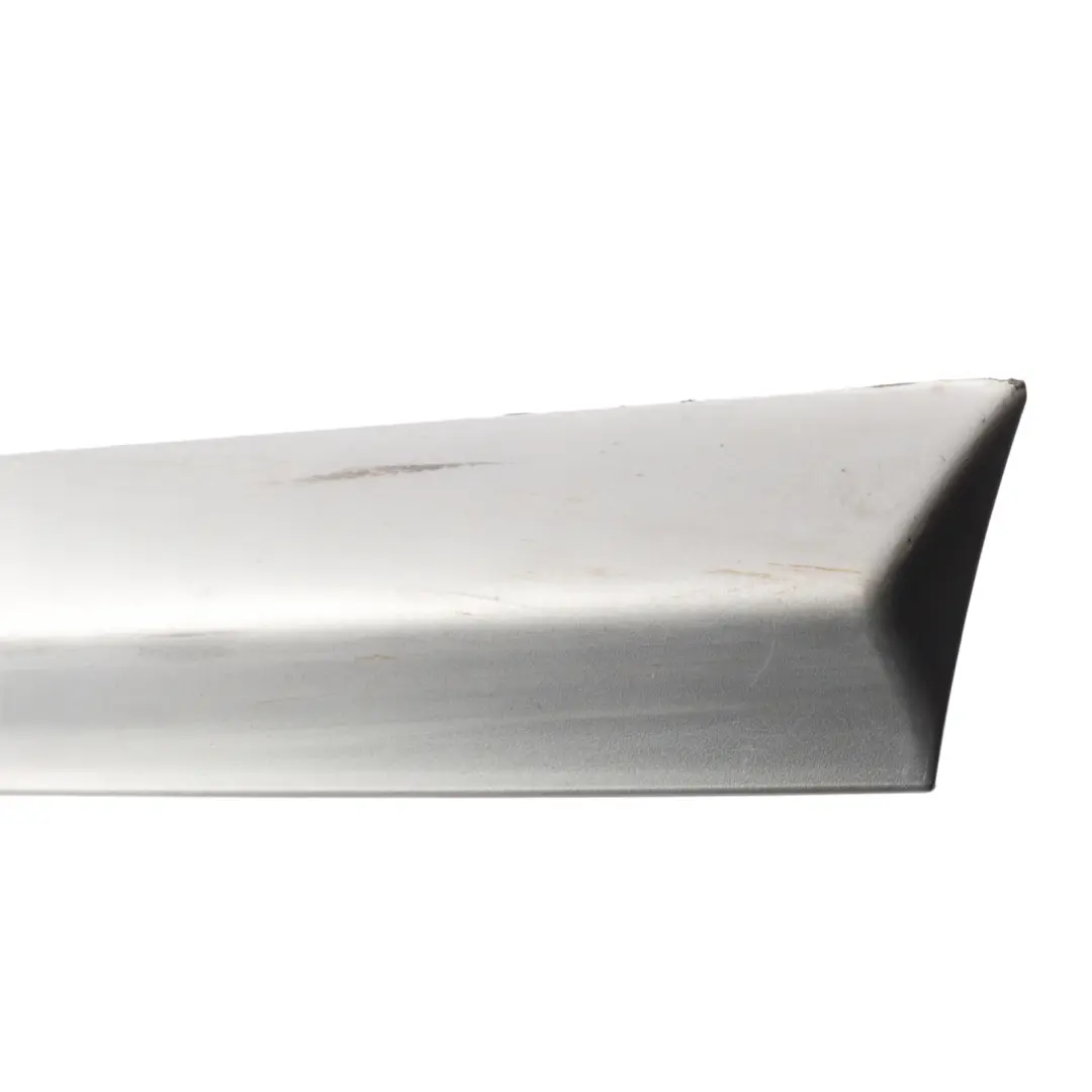 Audi A4 B7 Listwa Drzwiowa Przednia Prawa Jasny Srebrny Y7W - SKU 8E0853960C-LS - Numer Części 8E0853960C