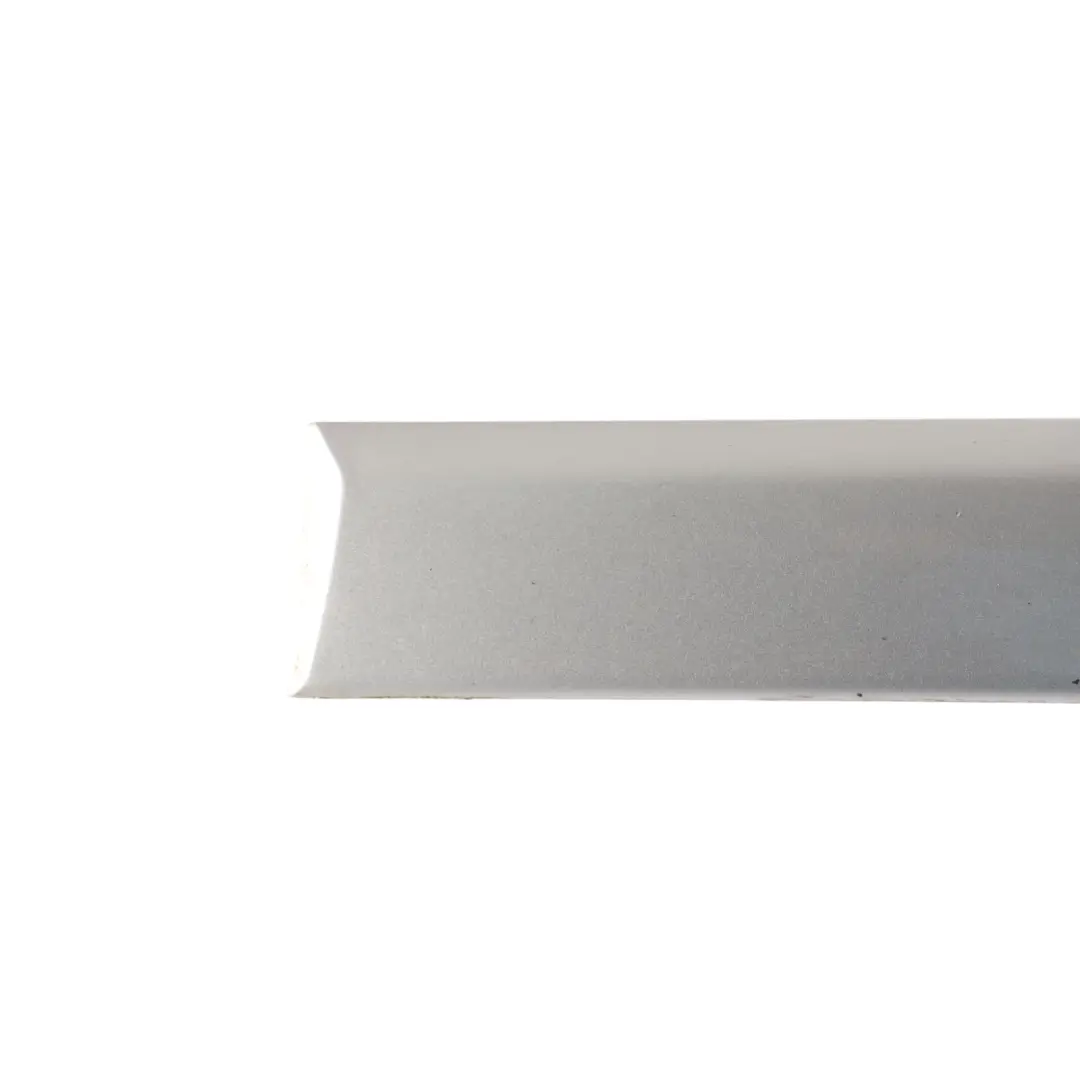 Baguette Porte Arrière Gauche S-Line Argent Clair Y7W pour Audi A4 B7 à propos du numéro de pièce 8E0853963 Audi A4 B7 Baguette Porte Arrière Gauche S-Line Argent Clair Y7W - SKU 8E0853963-LS - Numéro de pièce 8E0853963