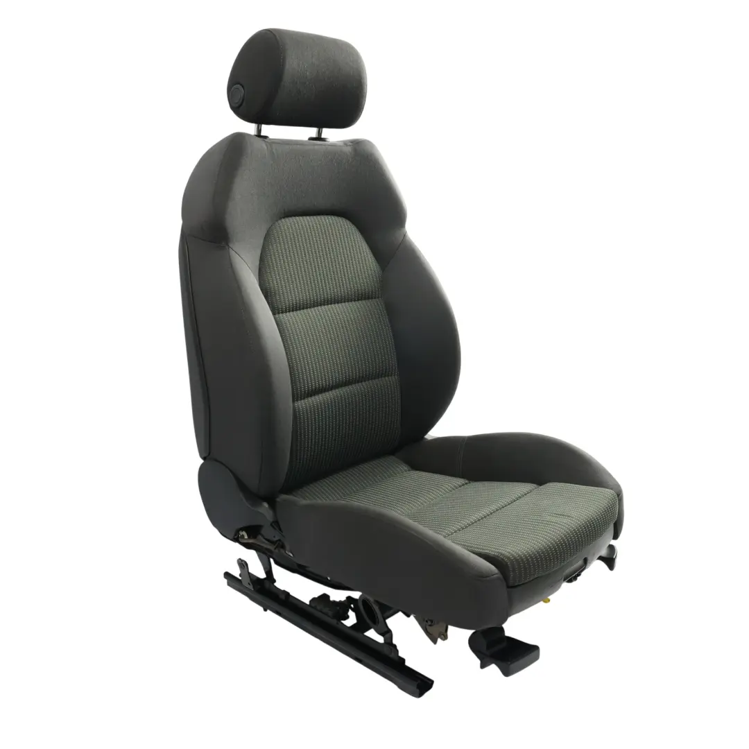 Siège sport avant gauche Tissu intérieur Panther Soul Noir pour Audi A4 B7 à propos du numéro de pièce 8E0881805Q Audi A4 B7 Siège sport avant gauche Tissu intérieur Panther Soul Noir - SKU 8E0881805Q-1 - Numéro de pièce 8E0881805Q