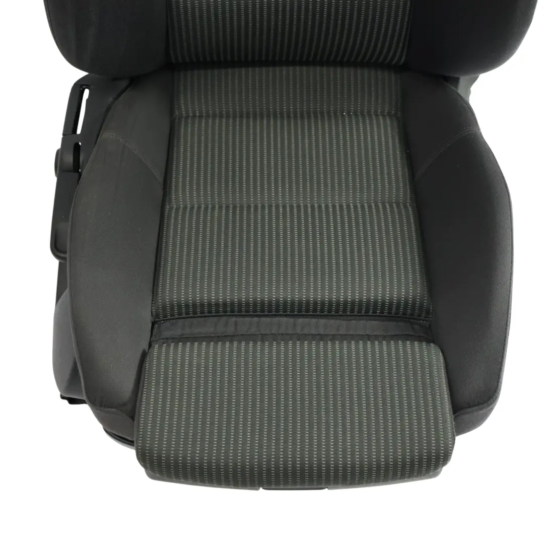 Fotel Sportowy Przedni Prawy Przód Materiałowy Panther Czarny do Audi A4 B7 o numerze 8E0881806Q Audi A4 B7 Fotel Sportowy Przedni Prawy Przód Materiałowy Panther Czarny - SKU 8E0881806Q-1 - Numer Części 8E0881806Q
