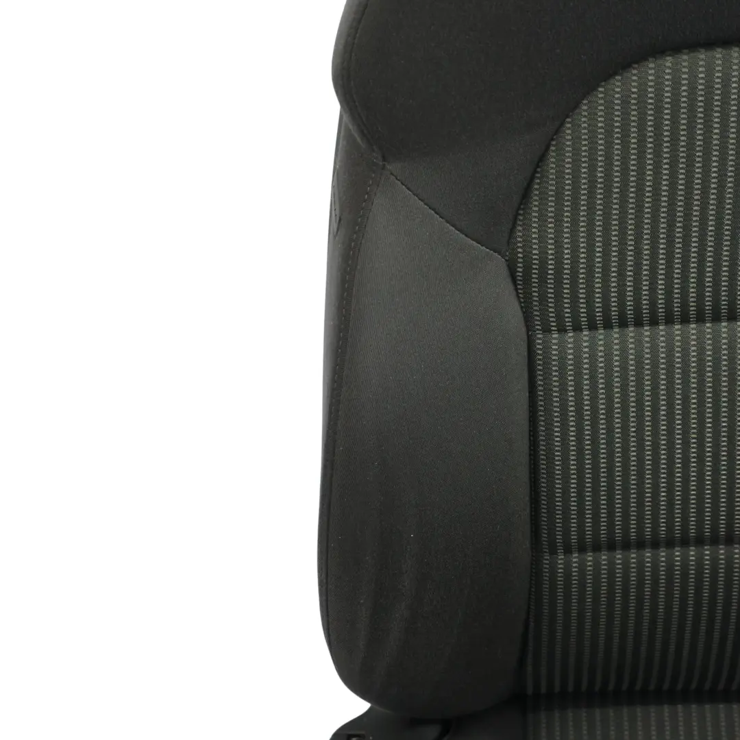 Fotel Sportowy Przedni Prawy Przód Materiałowy Panther Czarny do Audi A4 B7 o numerze 8E0881806Q Audi A4 B7 Fotel Sportowy Przedni Prawy Przód Materiałowy Panther Czarny - SKU 8E0881806Q-1 - Numer Części 8E0881806Q