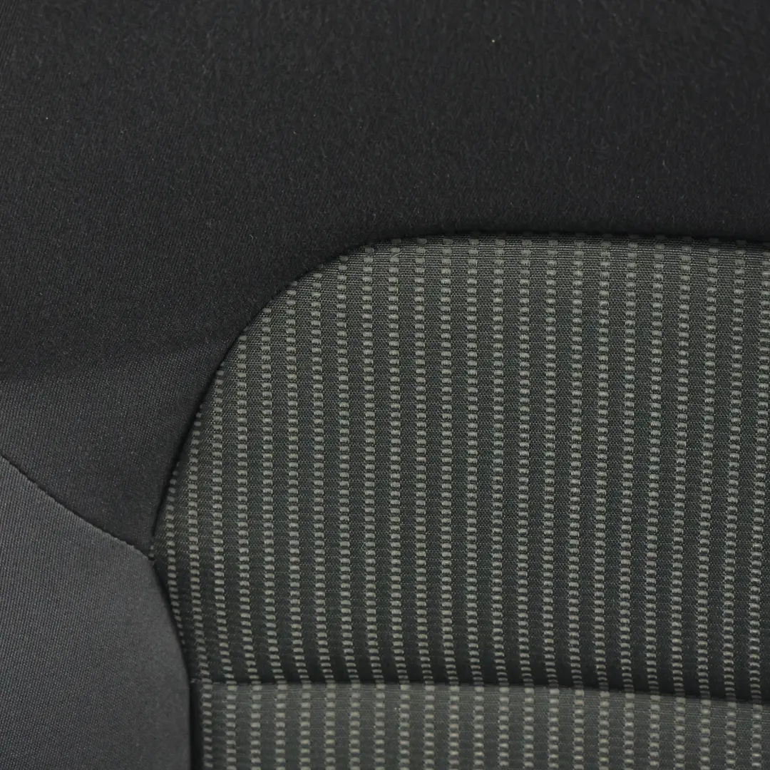 Fotel Sportowy Przedni Prawy Przód Materiałowy Panther Czarny do Audi A4 B7 o numerze 8E0881806Q Audi A4 B7 Fotel Sportowy Przedni Prawy Przód Materiałowy Panther Czarny - SKU 8E0881806Q-1 - Numer Części 8E0881806Q