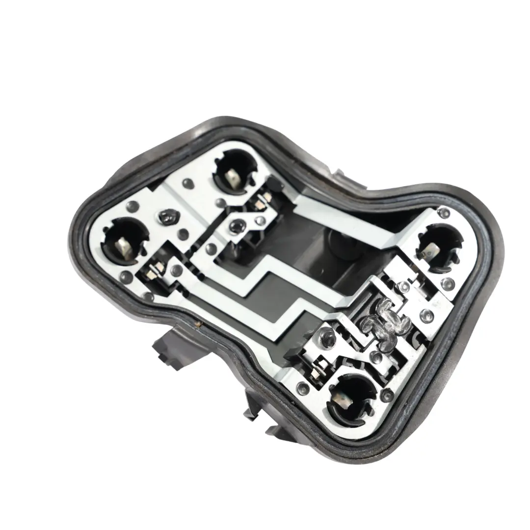 Audi A4 B7 Sedan Luz Trasera Portalámparas Carcasa Izquierda - SKU 8E5945257B - Número de pieza 8E5945257B