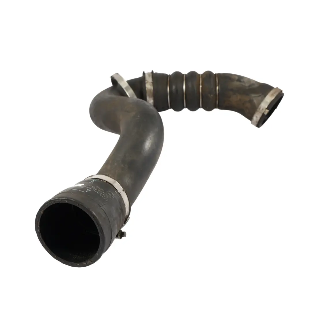 TTRS 8J 2.5 TFSI CEPA Tubo Intercooler Carico Aria 8J0145746 per Audi con numero di parte 8J0145832E Audi TTRS 8J 2.5 TFSI CEPA Tubo Intercooler Carico Aria 8J0145746 - SKU 8J0145832E - Numero di parte 8J0145832E