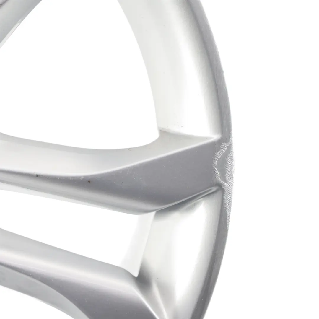 Srebrna Felga Aluminiowa 18" 7.5J ET:54 do Audi A3 S3 8P o numerze 8P0601025BM Audi A3 S3 8P Srebrna Felga Aluminiowa 18" 7.5J ET:54 - SKU 8P0601025BM-1 - Numer Części 8P0601025BM