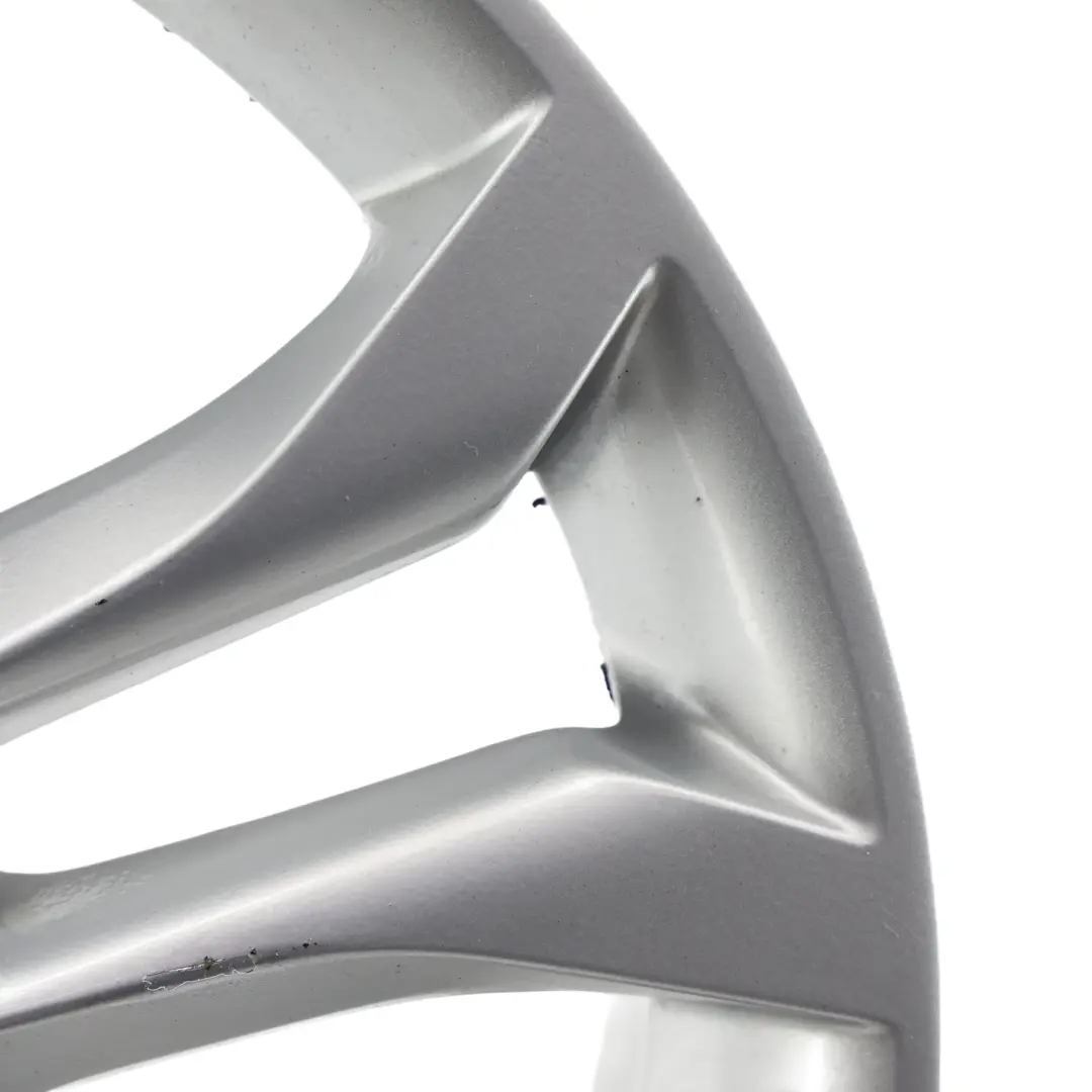 Srebrna Felga Aluminiowa 18" 7.5J ET:54 do Audi A3 S3 8P o numerze 8P0601025BM Audi A3 S3 8P Srebrna Felga Aluminiowa 18" 7.5J ET:54 - SKU 8P0601025BM-2 - Numer Części 8P0601025BM