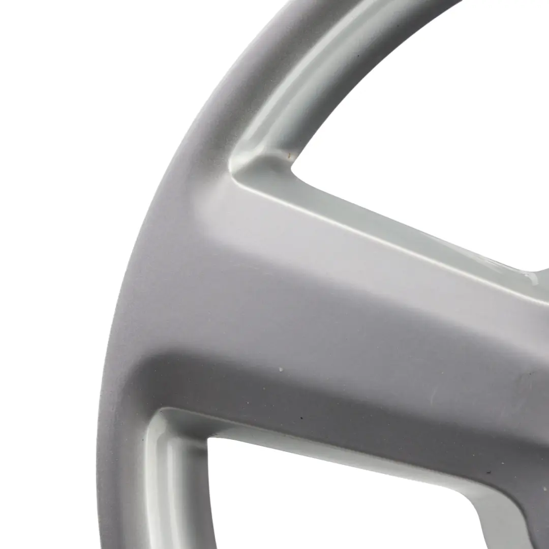 Jante En Alliage Argentée 18" ET:54 7,5J pour Audi A3 8P à propos du numéro de pièce 8P0601025S Audi A3 8P Jante En Alliage Argentée 18" ET:54 7,5J - SKU 8P0601025S-2 - Numéro de pièce 8P0601025S