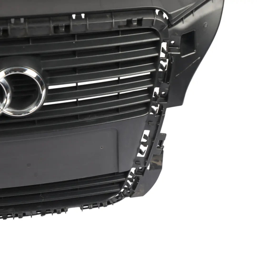 Griglia anteriore superiore Pannello copertura radiatore per Audi A3 8P con numero di parte 8P0853651M Audi A3 8P Griglia anteriore superiore Pannello copertura radiatore - SKU 8P0853651M - Numero di parte 8P0853651M