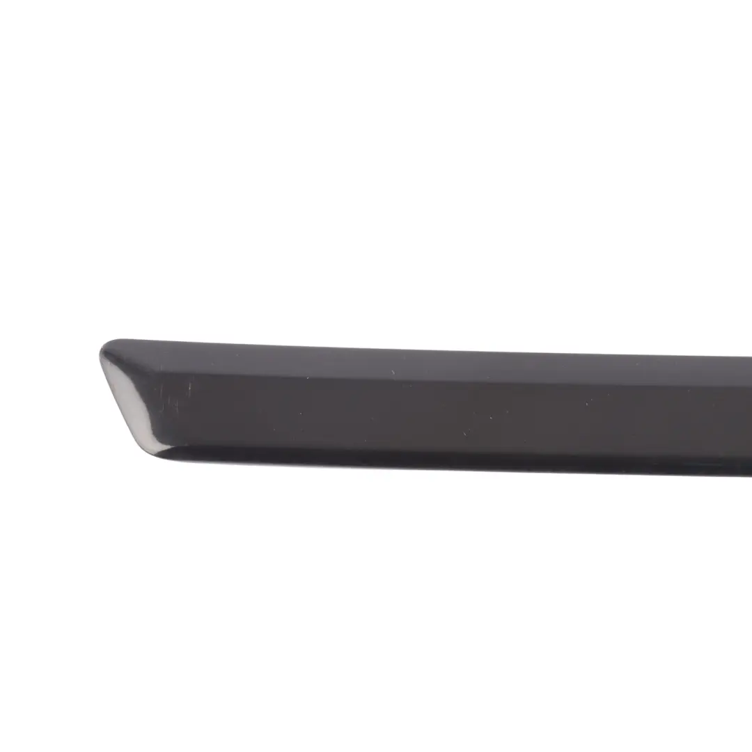 Seitenteil Zierleiste Hinten Rechts Brillantschwarz Y9B für Audi A3 8P 3D mit Teilenummer 8P3853984C Audi A3 8P 3D Seitenteil Zierleiste Hinten Rechts Brillantschwarz Y9B - SKU 8P3853984C-BBL - Teilenummer 8P3853984C