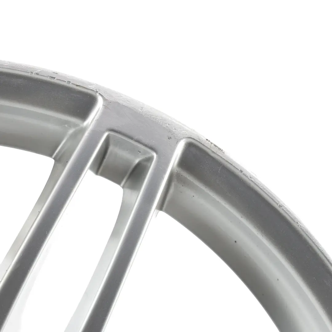 Srebrna Felga Aluminiowa 20" 9J ET:29 do Audi A5 8T o numerze 8T0601025N Audi A5 8T Srebrna Felga Aluminiowa 20" 9J ET:29 - SKU 8T0601025N-5 - Numer Części 8T0601025N