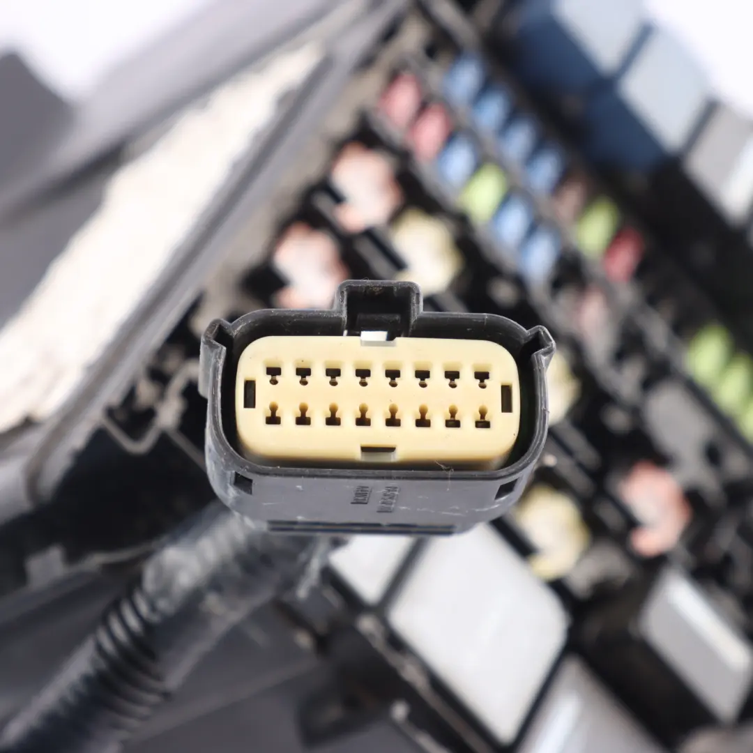 External Engine Bay Fuse Box Reylay to Ford Fiesta Mk7 with Part number 8V51-14B144-BB Ford Fiesta Mk7 External Engine Bay Fuse Box Reylay - SKU 8V51-14B144-BB - Part number 8V51-14B144-BB