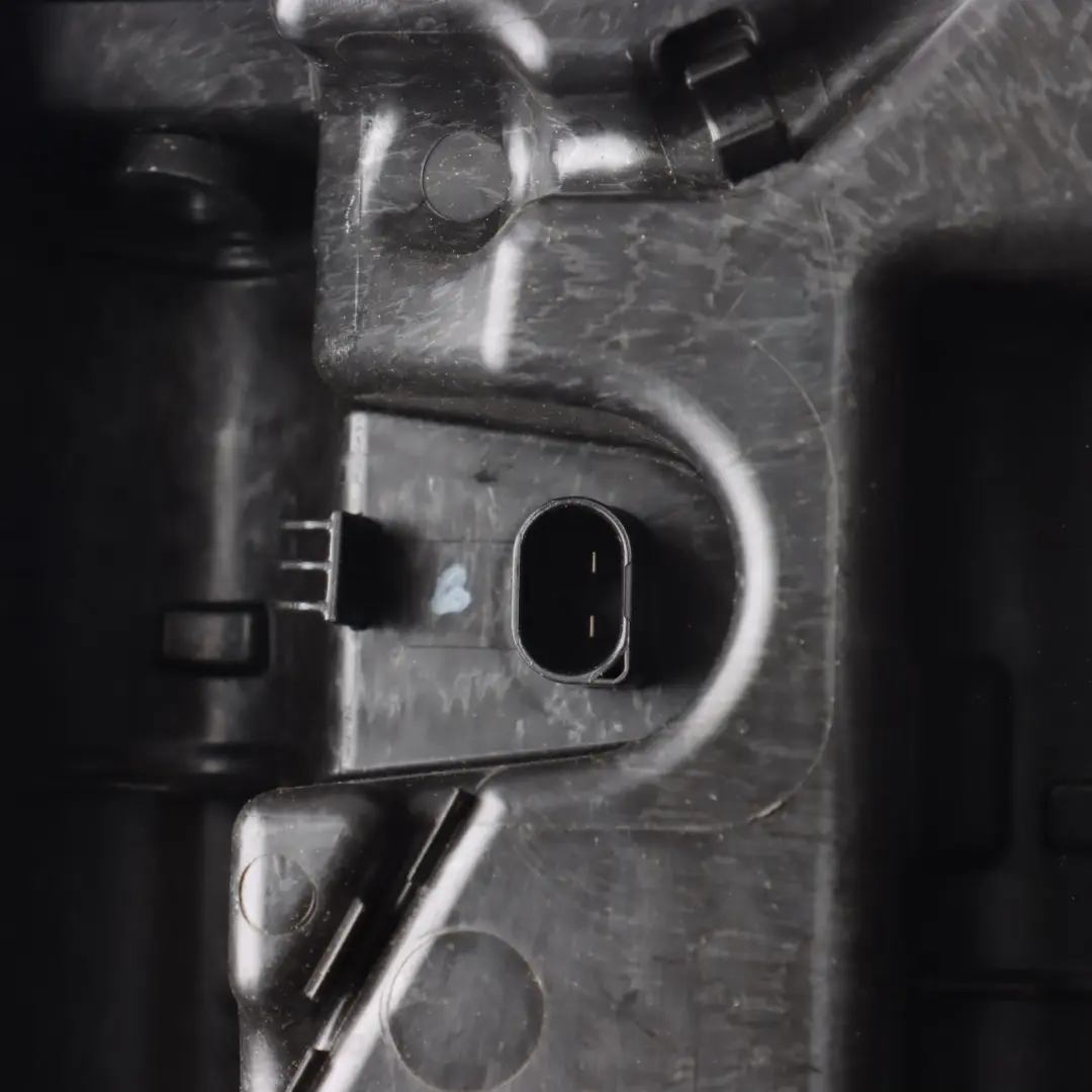 Windscreen Cleaning Container Bootle Washer Tank 7427885 to BMW G20 G21 G22 G26 with Part number 9478352 BMW G20 G21 G22 G26 Windscreen Cleaning Container Bootle Washer Tank 7427885 - SKU 9478352 - Part number 9478352