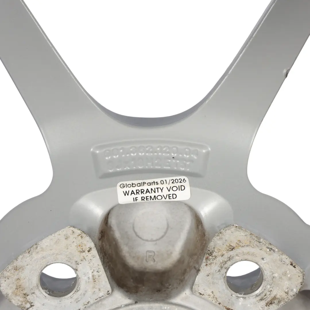 Srebrna Felga Przednia 18" 8J ET:57 do Porsche Boxster Cayman 981 o numerze 98136212004 Porsche Boxster Cayman 981 Srebrna Felga Przednia 18" 8J ET:57 - SKU 98136212004-1 - Numer Części 98136212004