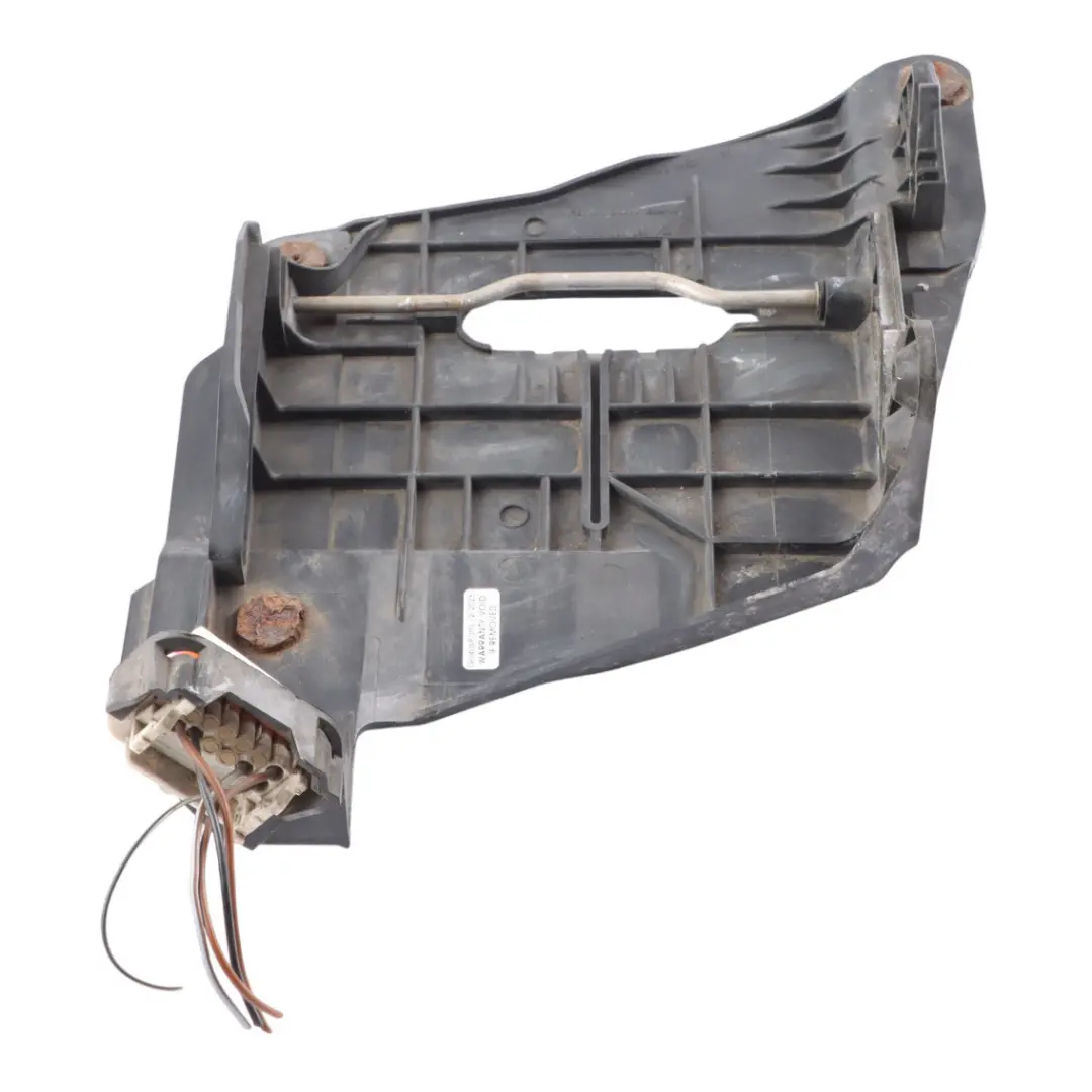Soporte Montaje Faro Delantero Izquierdo para Porsche Cayman 987 con número de pieza 98763104101 Porsche Cayman 987 Soporte Montaje Faro Delantero Izquierdo - SKU 98763104101 - Número de pieza 98763104101