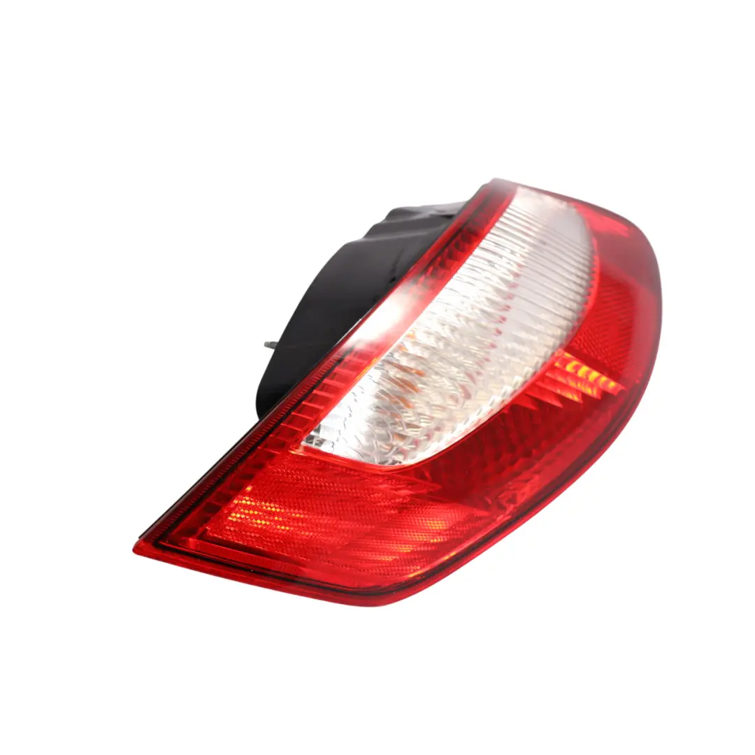 Feu Arrière Gauche pour Porsche Cayman 987 à propos du numéro de pièce 98763142303 Porsche Cayman 987 Feu Arrière Gauche - SKU 98763142303 - Numéro de pièce 98763142303