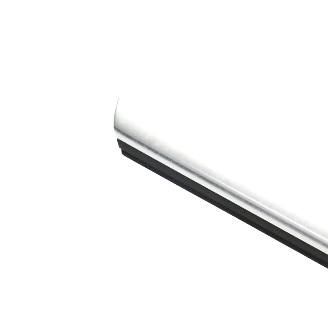 Striscia Del Finestrino Posteriore Sinistro Cromato per Mercedes C118 con numero di parte A1187301700 Mercedes C118 Striscia Del Finestrino Posteriore Sinistro Cromato - SKU A1187301700 - Numero di parte A1187301700