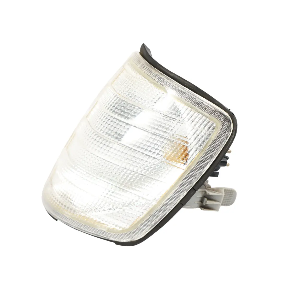 Lampa Kierunkowskazu Migacz Prawy Przód do Mercedes S124 o numerze A1248260843 Mercedes S124 Lampa Kierunkowskazu Migacz Prawy Przód - SKU A1248260843 - Numer Części A1248260843