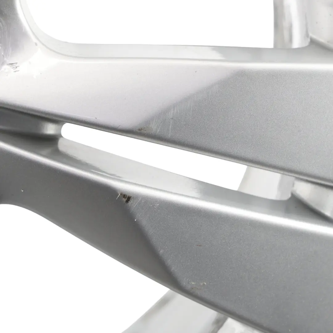 Felga Aluminiowa Srebrna 20" 8,5J ET:55 do Mercedes W164 o numerze A1644014902 Mercedes W164 Felga Aluminiowa Srebrna 20" 8,5J ET:55 - SKU A1644014902-1 - Numer Części A1644014902