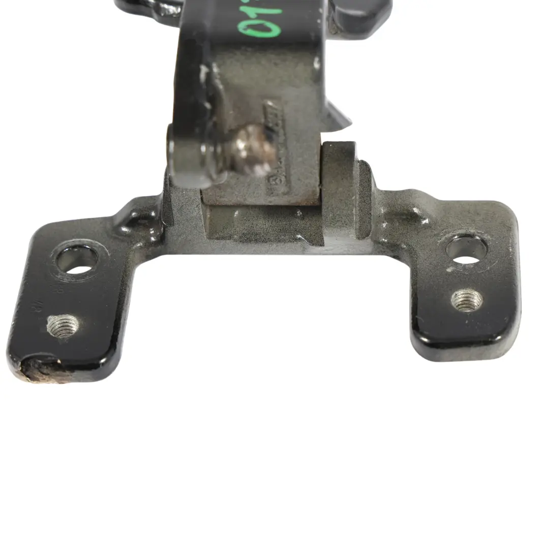 Charnière Hayon Arrière Gauche Break Noir Obsidien - 197 pour Mercedes W204 à propos du numéro de pièce A2047400137 Mercedes W204 Charnière Hayon Arrière Gauche Break Noir Obsidien - 197 - SKU A2047400137-OB - Numéro de pièce A2047400137