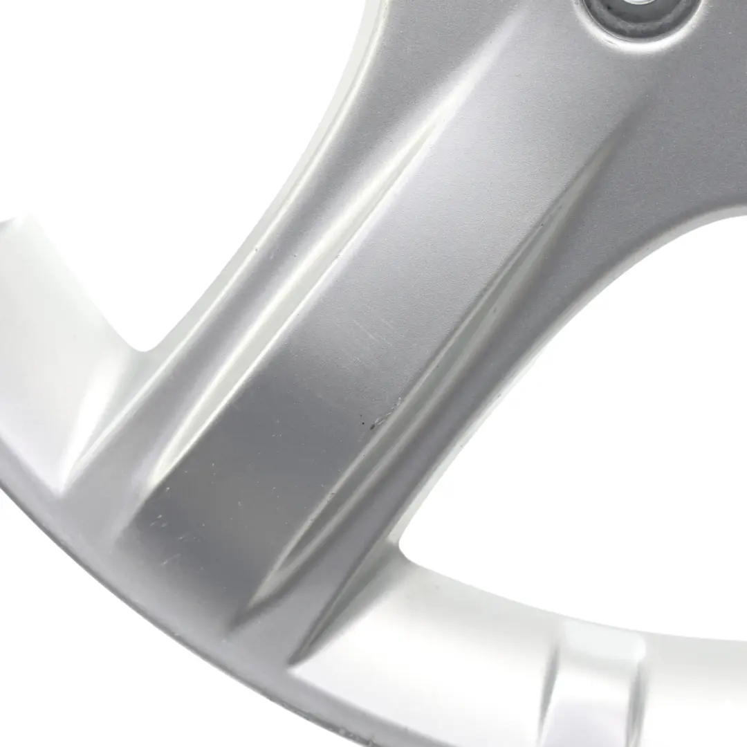Srebrna felga aluminiowa 19" 8J ET:67 5 szprych do Mercedes W251 o numerze A2514011202 Mercedes W251 Srebrna felga aluminiowa 19" 8J ET:67 5 szprych - SKU A2514011202-1 - Numer Części A2514011202