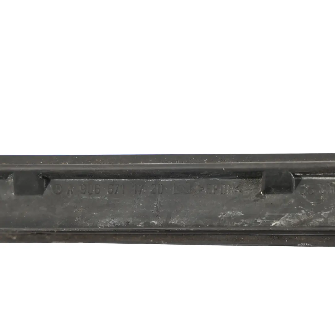 Uszczelka Szyby Drzwi Lewy Przód do Mercedes Sprinter W906 o numerze A9066711720 Mercedes Sprinter W906 Uszczelka Szyby Drzwi Lewy Przód - SKU A9066711720 - Numer Części A9066711720