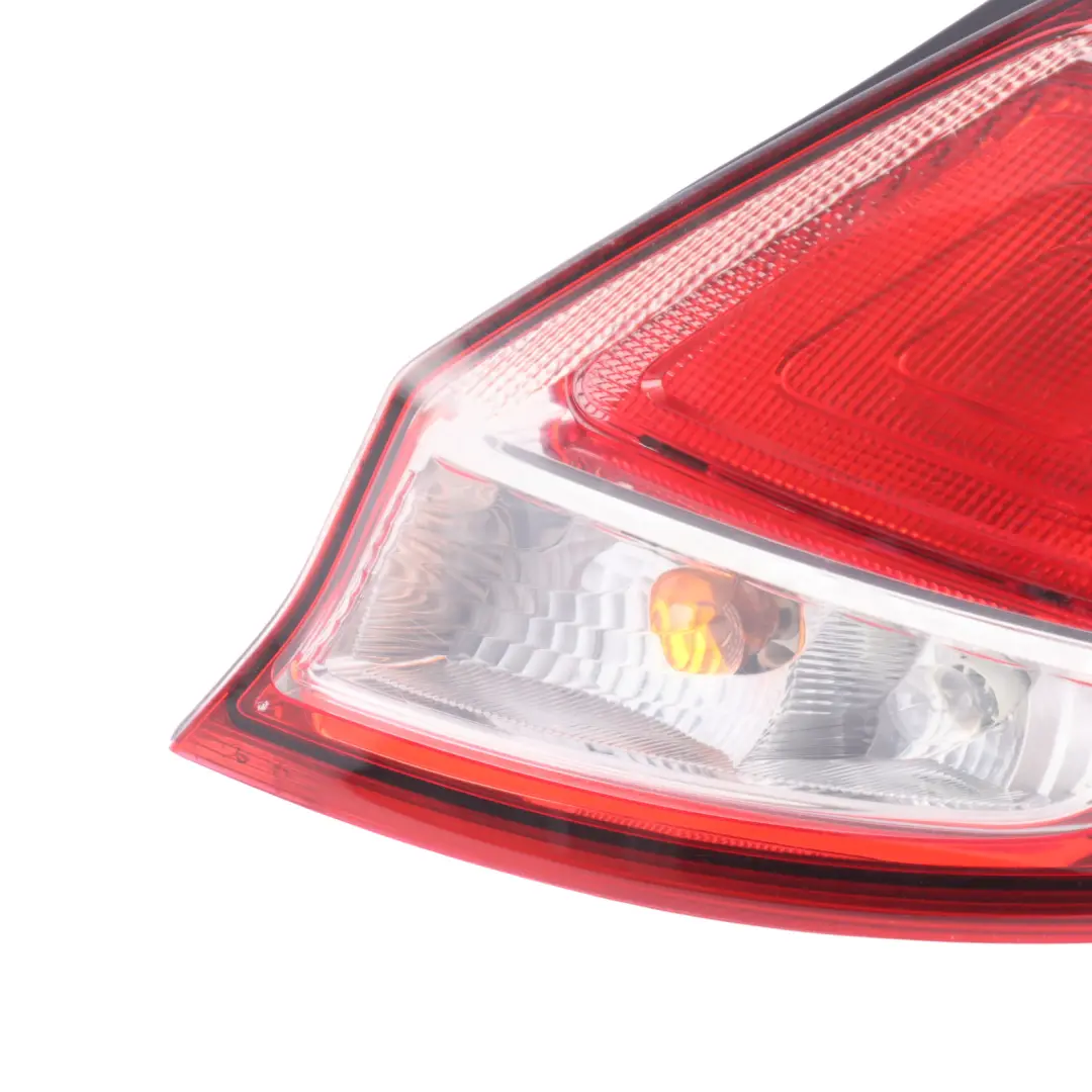 Luz Trasera Exterior Derecha para Ford Fiesta Mk7 con número de pieza C1BB-13404-AE Ford Fiesta Mk7 Luz Trasera Exterior Derecha - SKU C1BB-13404-AE - Número de pieza C1BB-13404-AE
