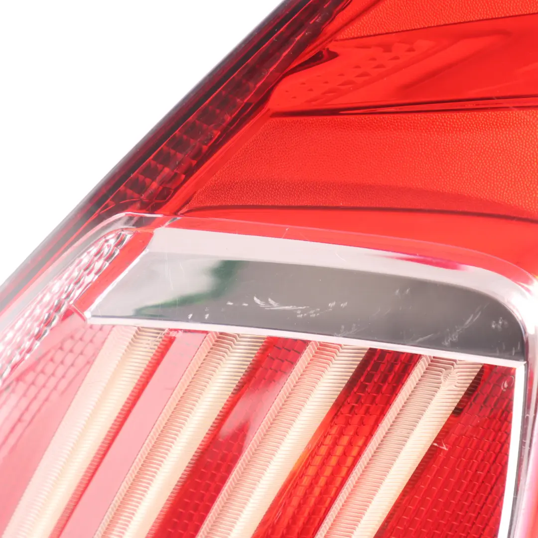 Lampa Tylna Zewnętrzna Prawa A do Ford Fiesta Mk7 o numerze C1BB-13404-BA Ford Fiesta Mk7 Lampa Tylna Zewnętrzna Prawa A - SKU C1BB-13404-B - Numer Części C1BB-13404-BA