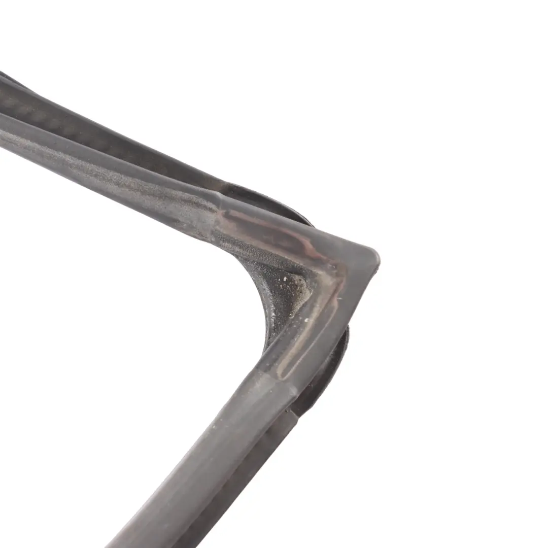 Uszczelka Drzwi Przednich Prawa do Ford Fiesta Mk7 o numerze F1BB-B20530-AC Ford Fiesta Mk7 Uszczelka Drzwi Przednich Prawa - SKU F1BB-B20530-AC - Numer Części F1BB-B20530-AC