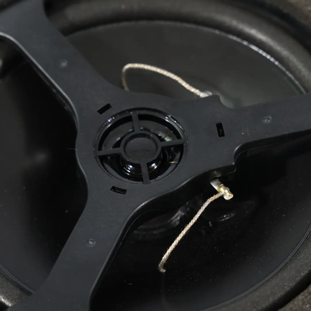 Mk6 Parcela Trasera Altavoz Izquierdo Derecho para Ford Mustang GT con número de pieza FR3T-18808-DB Ford Mustang GT Mk6 Parcela Trasera Altavoz Izquierdo Derecho - SKU FR3T-18808-DB - Número de pieza FR3T-18808-DB