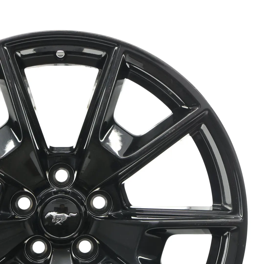 Mk6 Felga Aluminiowa GT 19" 9.5J ET:52,5 do Ford Mustang o numerze HR3C-1007-SA Ford Mustang Mk6 Felga Aluminiowa GT 19" 9.5J ET:52,5 - SKU HR3C-1007-SA-1 - Numer Części HR3C-1007-SA