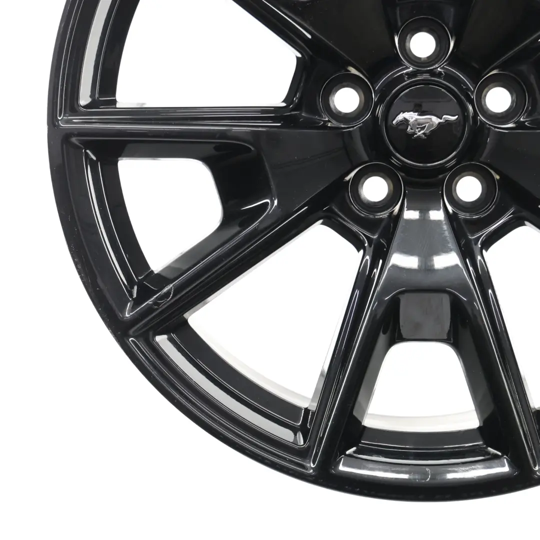 Mk6 GT Leichtmetallfelge Schwarz 19" 9.5J ET:52,5 für Ford Mustang mit Teilenummer HR3C-1007-SA Ford Mustang Mk6 GT Leichtmetallfelge Schwarz 19" 9.5J ET:52,5 - SKU HR3C-1007-SA-1 - Teilenummer HR3C-1007-SA