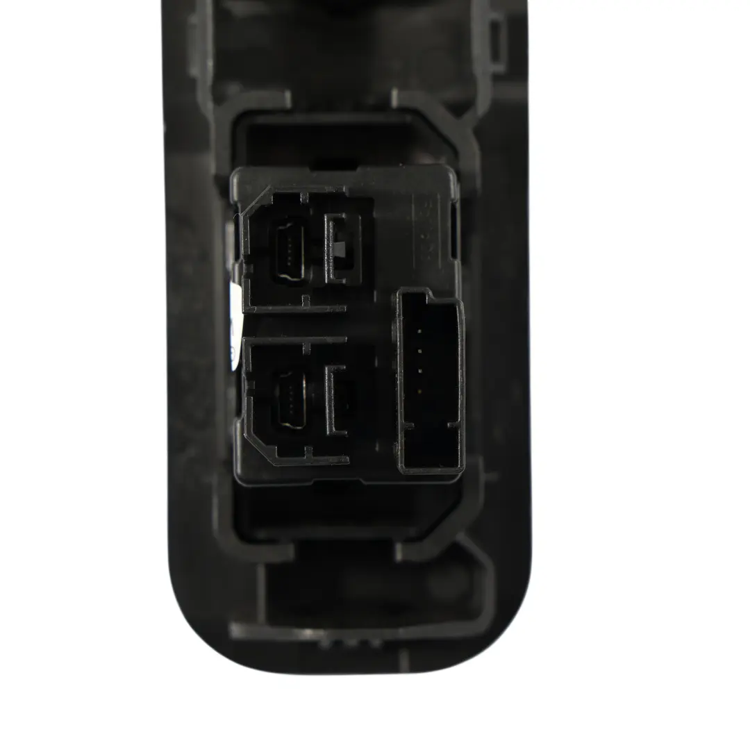 Ford Mustang GT Mk6 Prise 12V Avec Interface Multimédia USB Pour - SKU HU5T-14F014-AB - Numéro de pièce HU5T-14F014-AB