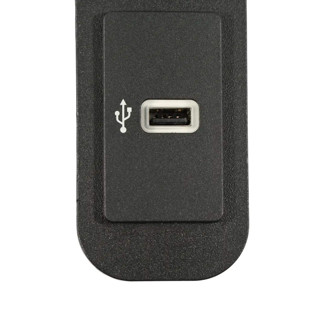 Ford Mustang GT Mk6 Gniazdo Port USB Zapalniczka 12V - SKU HU5T-14F014-AB - Numer Części HU5T-14F014-AB