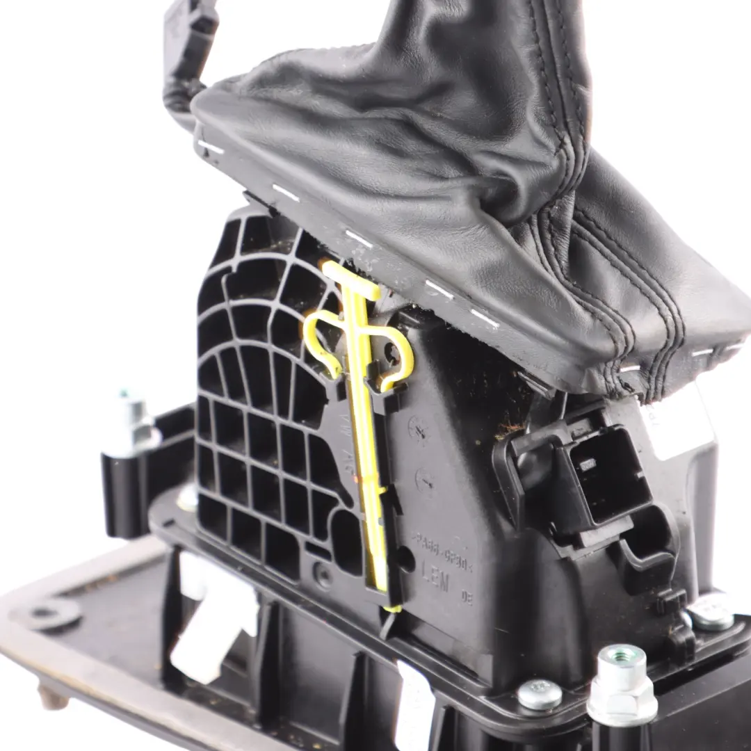 7P Gear Shifting Selector Mechanism Automatic to VW Volkswagen Touareg with Part number 7P2713025D VW Volkswagen Touareg 7P Gear Shifting Selector Mechanism Automatic - SKU RHD-7P2713025D - Part number 7P2713025D