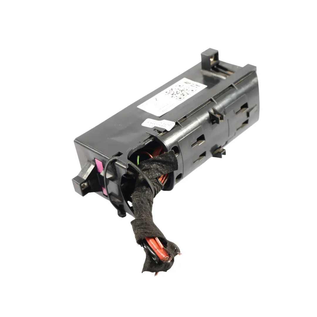 2K Fuse Box Relay Control Unit Mounting to VW Volkswagen Caddy with Part number 000937615A VW Volkswagen Caddy 2K Fuse Box Relay Control Unit Mounting - SKU RHD-000937615A - Part number 000937615A