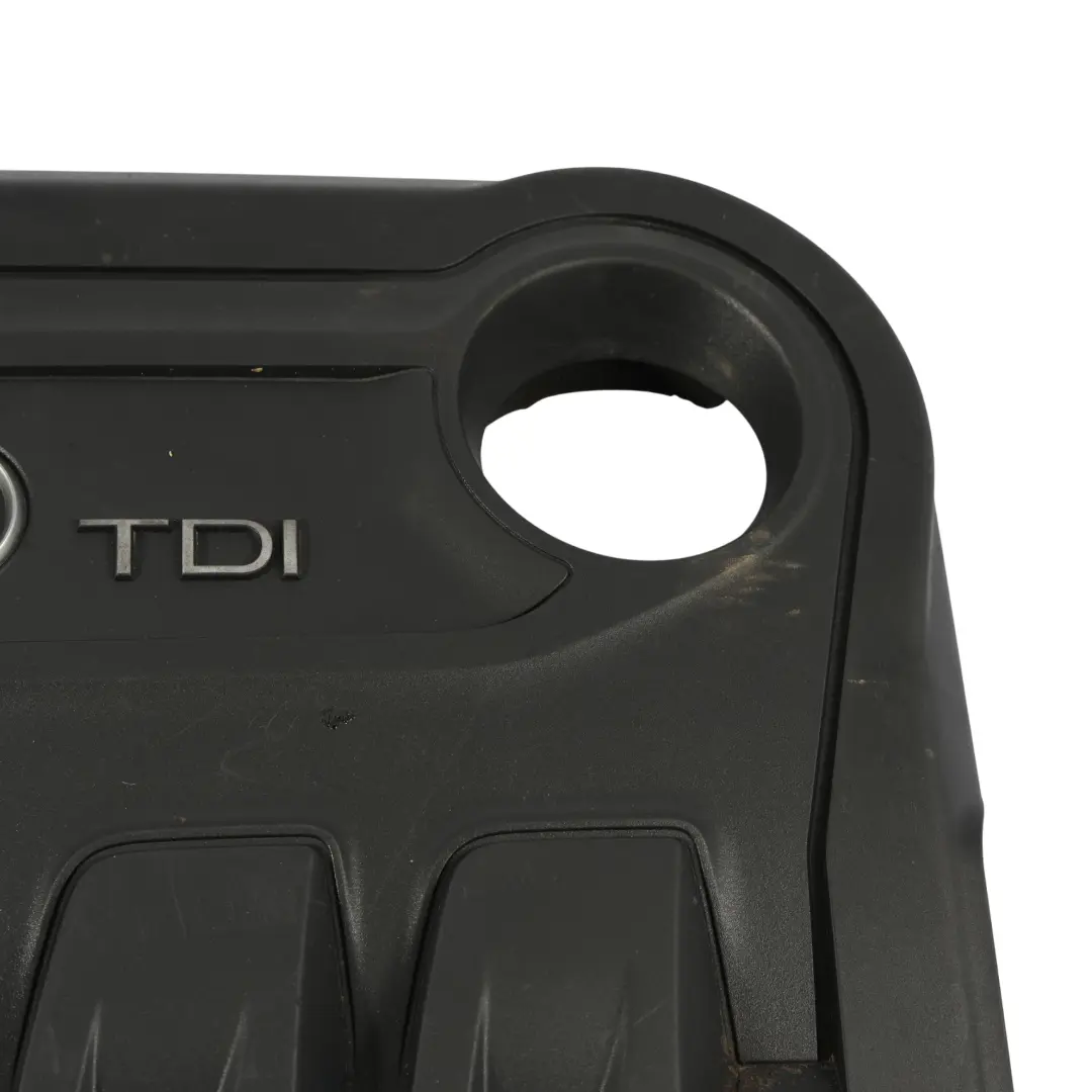 Pannello Isolante Superiore Del Cofano Motore 2.0 TDI per Audi A3 8P con numero di parte 03L103925S Audi A3 8P Pannello Isolante Superiore Del Cofano Motore 2.0 TDI - SKU 03L103925S-1 - Numero di parte 03L103925S