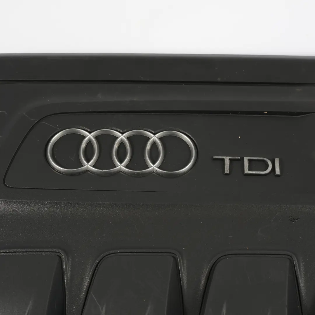 Pannello Isolante Superiore Del Cofano Motore 2.0 TDI per Audi A3 8P con numero di parte 03L103925S Audi A3 8P Pannello Isolante Superiore Del Cofano Motore 2.0 TDI - SKU 03L103925S-1 - Numero di parte 03L103925S