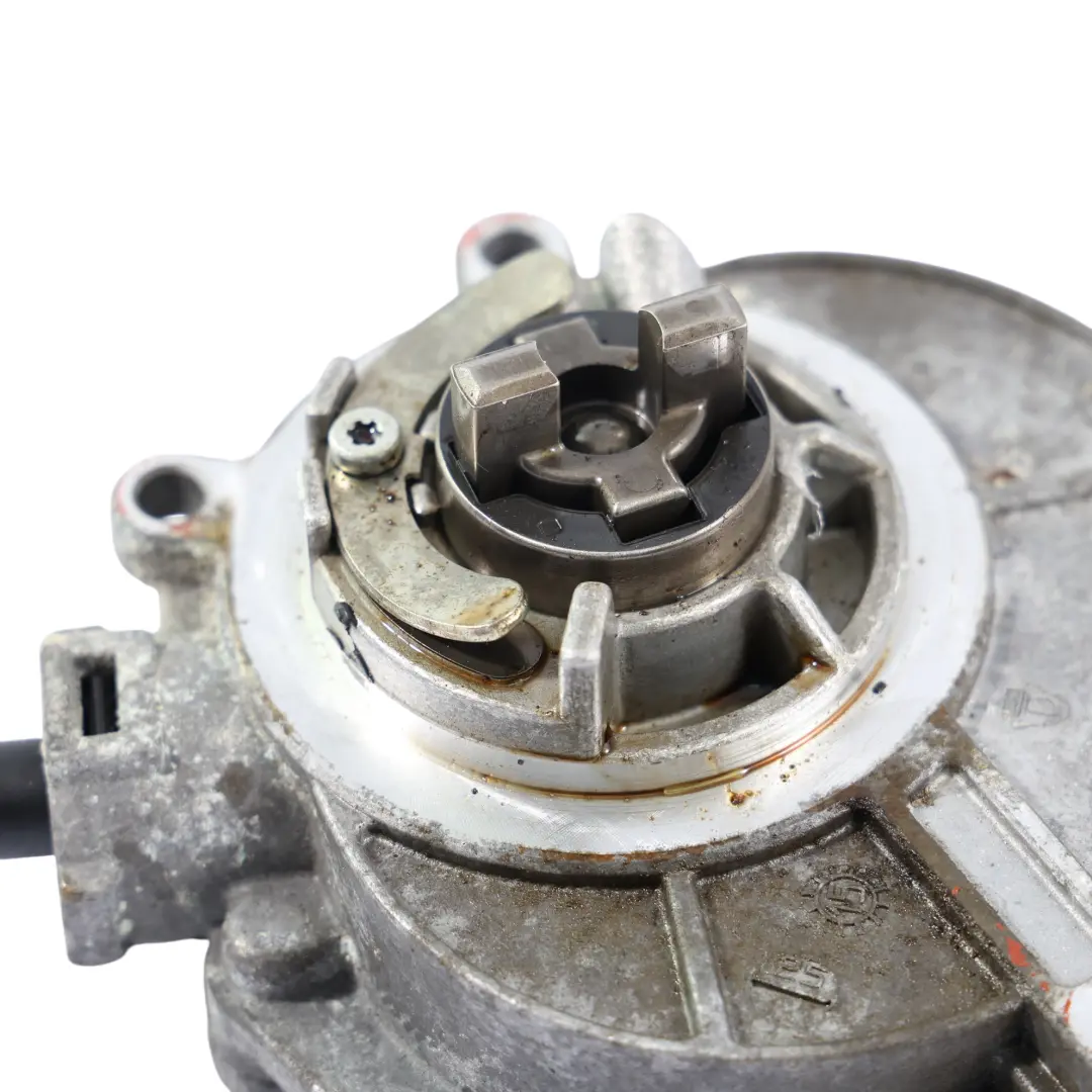 Pompa Vacuum 06E145100R do Audi S4 B8 S5 8T 3.0 TFSI o numerze 06E145100Q Audi S4 B8 S5 8T 3.0 TFSI Pompa Vacuum 06E145100R - SKU 06E145100Q - Numer Części 06E145100Q